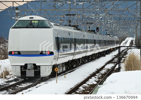 A limited express train passing Ominakasho Station on the Kosei Line in the dead of winter 136670994