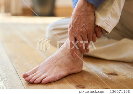 Senior Asian man holding his painful ankle 136671198