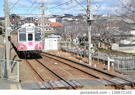 Ashihara Station - Toyohashi Railway Atsumi Line 1800 series train passing through 136672101