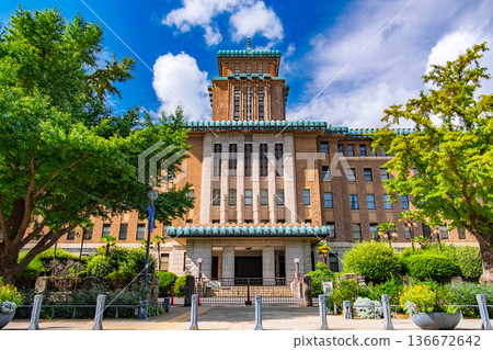 Kanagawa Prefectural Government Office Building, shining against the blue sky and greenery in Yokohama, Kanagawa Prefecture 136672642