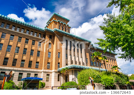 Kanagawa Prefectural Government Office Building, shining against the blue sky and greenery in Yokohama, Kanagawa Prefecture 136672643
