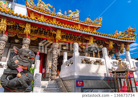 Yokohama City, Kanagawa Prefecture: The symbol of Yokohama Chinatown, "Yokohama Guandi Temple," stands out against the blue sky Yokohama City, Kanagawa Prefecture: The symbol of Yokohama Chinatown, "Yokohama Guandi Temple," stands out against the blue sky 136673734