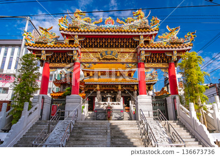 Yokohama City, Kanagawa Prefecture: The symbol of Yokohama Chinatown, "Yokohama Guandi Temple," stands out against the blue sky Yokohama City, Kanagawa Prefecture: The symbol of Yokohama Chinatown, "Yokohama Guandi Temple," stands out against the blue sky 136673736