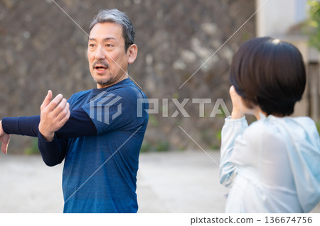 男人和女人鍛煉 男人和女人鍛煉 136674756