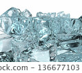 堆疊冰的逼真3D插圖 136677103