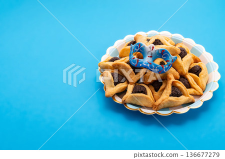 Composition with carnival mask, Hamantaschen cookies and rattle for Purim holiday on color background 136677279