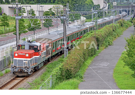 Tokaido Main Line Sakuragicho-Higashi-Takashima JR Freight DE10-1666 + Tokyu 5050 series Class A transport 136677444