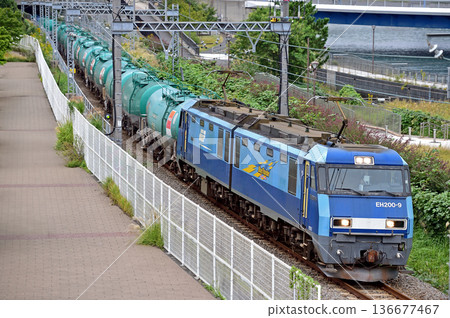 東海道幹線、櫻木町-東-高島、JR 貨運、EH200-9（高崎）+ Koki 107-955 136677467