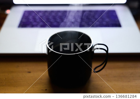 咖啡和電腦 咖啡和電腦 136681284