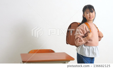Elementary school student image Elementary school student image 136682125