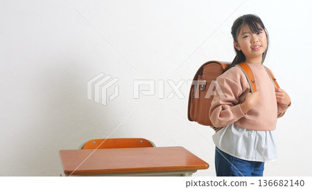 Elementary school student image Elementary school student image 136682140
