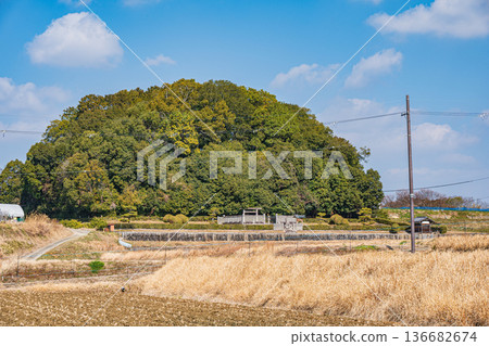 Kurihara Tsukaana Tomb (Tomb of Emperor Tenmu), Asuka Village, Nara Prefecture 136682674