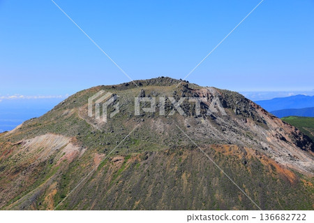 The summit of Mt. Chausu seen from the hiking trail of Mt. Nasu 136682722