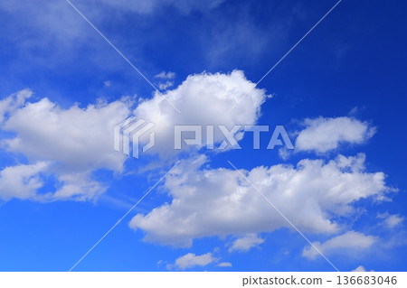 Clouds floating in the blue sky 136683046