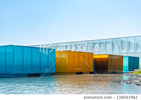 [Shimose Art Museum] Color Container Container Middle Shot 136683962