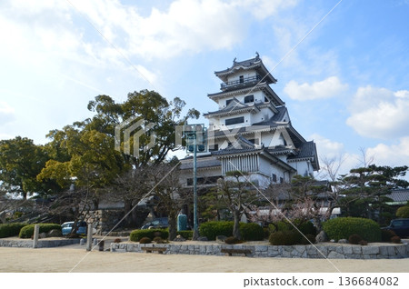 Imabari Castle's castle tower and Fukiage Shrine (Torimachi 3-chome, Imabari City, Ehime Prefecture) 136684082
