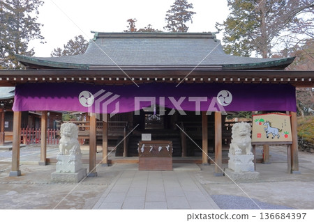 Karasawayama Shrine's worship hall, built on the site of the main keep of Karasawayama Castle (Sano City, Tochigi Prefecture) Karasawayama Shrine's worship hall, built on the site of the main keep of Karasawayama Castle (Sano City, Tochigi Prefecture) 136684397