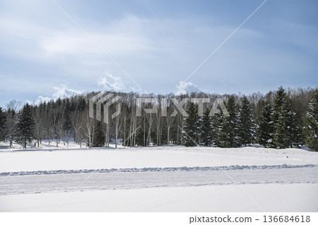 Snow-covered square and blue sky Snow-covered square and blue sky 136684618
