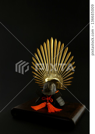 A still life photo of a miniature replica of Toyotomi Hideyoshi's helmet 136685009