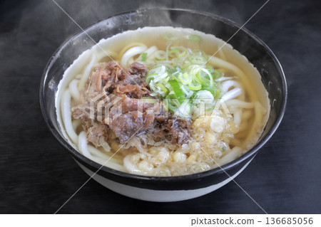 Steaming hot meat udon 136685056