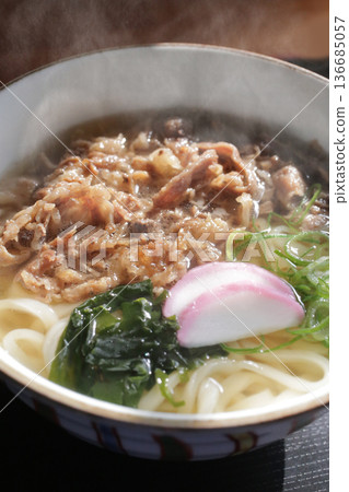 Steaming hot meat udon 136685057