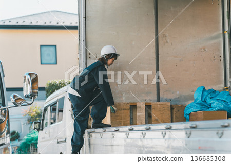 female, lady, woman 136685308