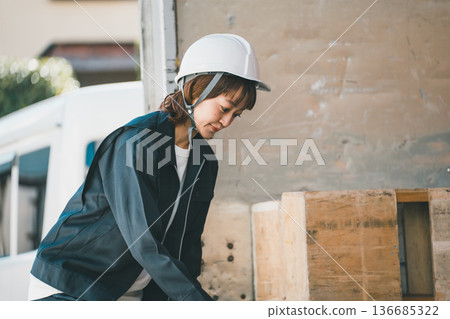 女生 女孩 女性 136685322