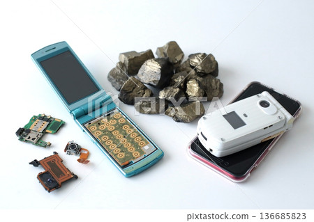 電腦和手機等電子設備所含的稀有金屬 136685823