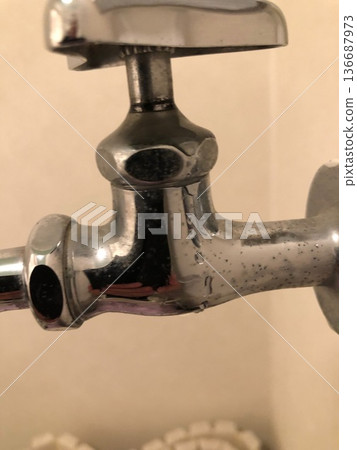 老舊管線漏水 136687973