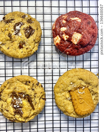 Freshly baked cookies with a golden-brown finish and chocolate chips. Perfectly crisp on the edges with a soft center, offering a delicious, comforting treat for any occasion. Freshly baked cookies with a golden-brown finish and chocolate chips. Perfectly crisp on the edges with a soft center, offering a delicious, comforting treat for any occasion. 136688087