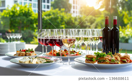 為辦公室聚會和派對提供餐飲服務，包括食物和飲料。 136688611