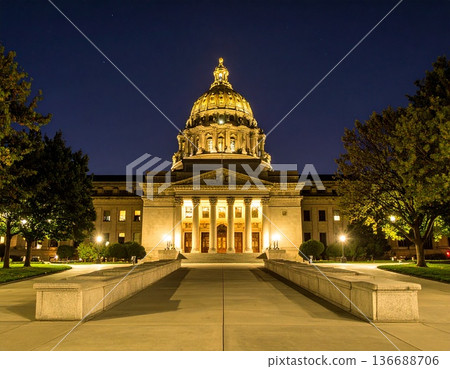 國會大廈燈光照明圖 136688706