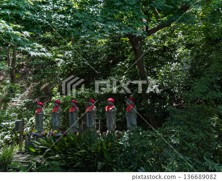 Jizo statues in the forest Jizo statues in the forest 136689082