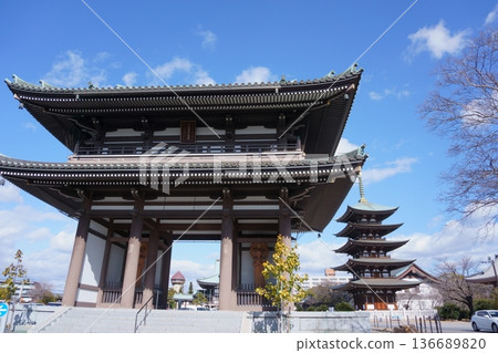 覺王山日泰寺:山門和五重塔 4 覺王山日泰寺:山門和五重塔 4 136689820