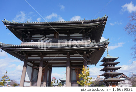 覺王山日泰寺:山門和五重塔 3 覺王山日泰寺:山門和五重塔 3 136689821