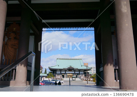 Kakuozan Nittaiji Temple - Main hall seen from the Sanmon gate 136690478
