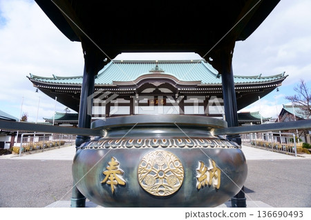 Kakuozan Nittaiji Temple - Incense burner in front of the main hall 1 136690493