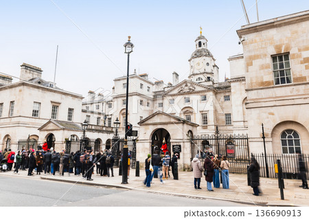 倫敦皇家騎兵衛隊（部分柔焦） 136690913