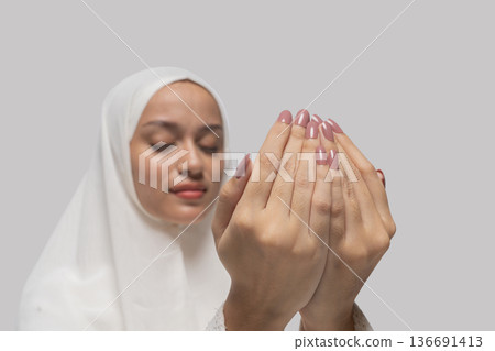 Closeup of hands with blurred face. Detailed image of hands and textured background Closeup of hands with blurred face. Detailed image of hands and textured background 136691413