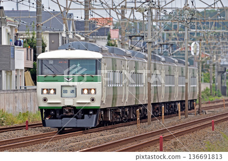 東海道本線大磯二宮站，JR東日本，185系，B5編組（大宮站），停駛 136691813