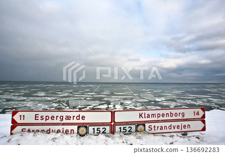 Coast north from Rungsted Kyst in Danmark Coast north from Rungsted Kyst in Danmark 136692283