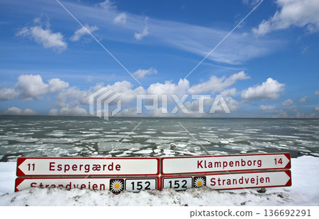 Coast north from Rungsted Kyst in Danmark Coast north from Rungsted Kyst in Danmark 136692291