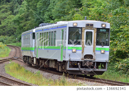 Hakodate Main Line, Ginzan, JR Hokkaido, Kiha 150-11 + Kiha 40-817 (Naebo) 136692341