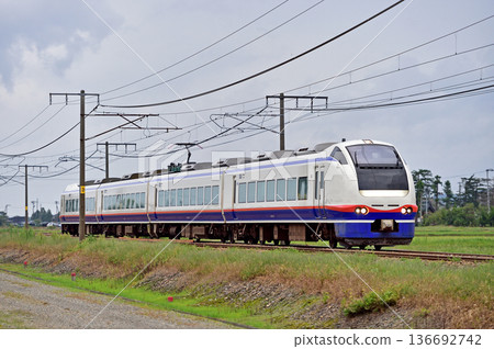 信越幹線、帶織見附、JR東日本、E653系列1100系列、H-203列車(新潟)、白雪 信越幹線、帶織見附、JR東日本、E653系列1100系列、H-203列車(新潟)、白雪 136692742