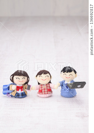一家三口娃娃 136692817