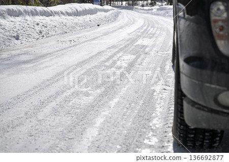 北海道的冬季小徑 136692877