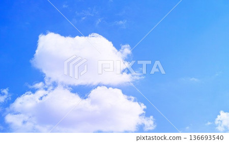 藍色的天空和雲圖像 藍色的天空和雲圖像 136693540