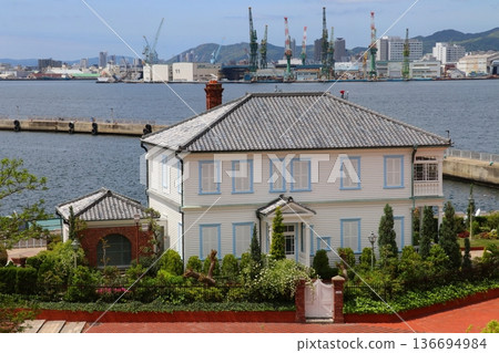 原「哈格之家」（現保存為「港異人館」）已遷至神戶港的港口島上展出。 136694984