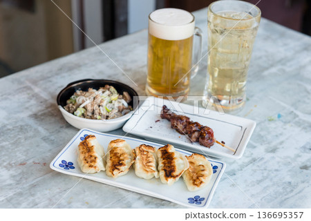 Image of a standing bar or pub, draft beer and highballs, izakaya dishes such as gyoza and yakitori Image of a standing bar or pub, draft beer and highballs, izakaya dishes such as gyoza and yakitori 136695357