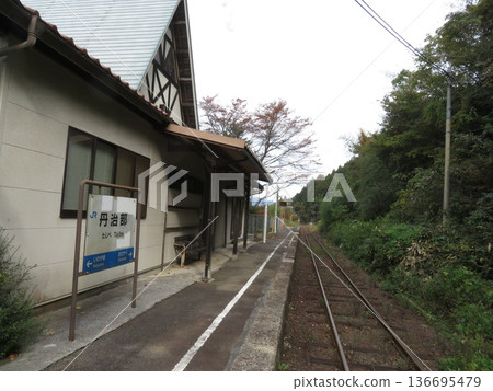 鐵路風景:西日本旅客鐵道株式會社丹治部站 鐵路風景:西日本旅客鐵道株式會社丹治部站 136695479